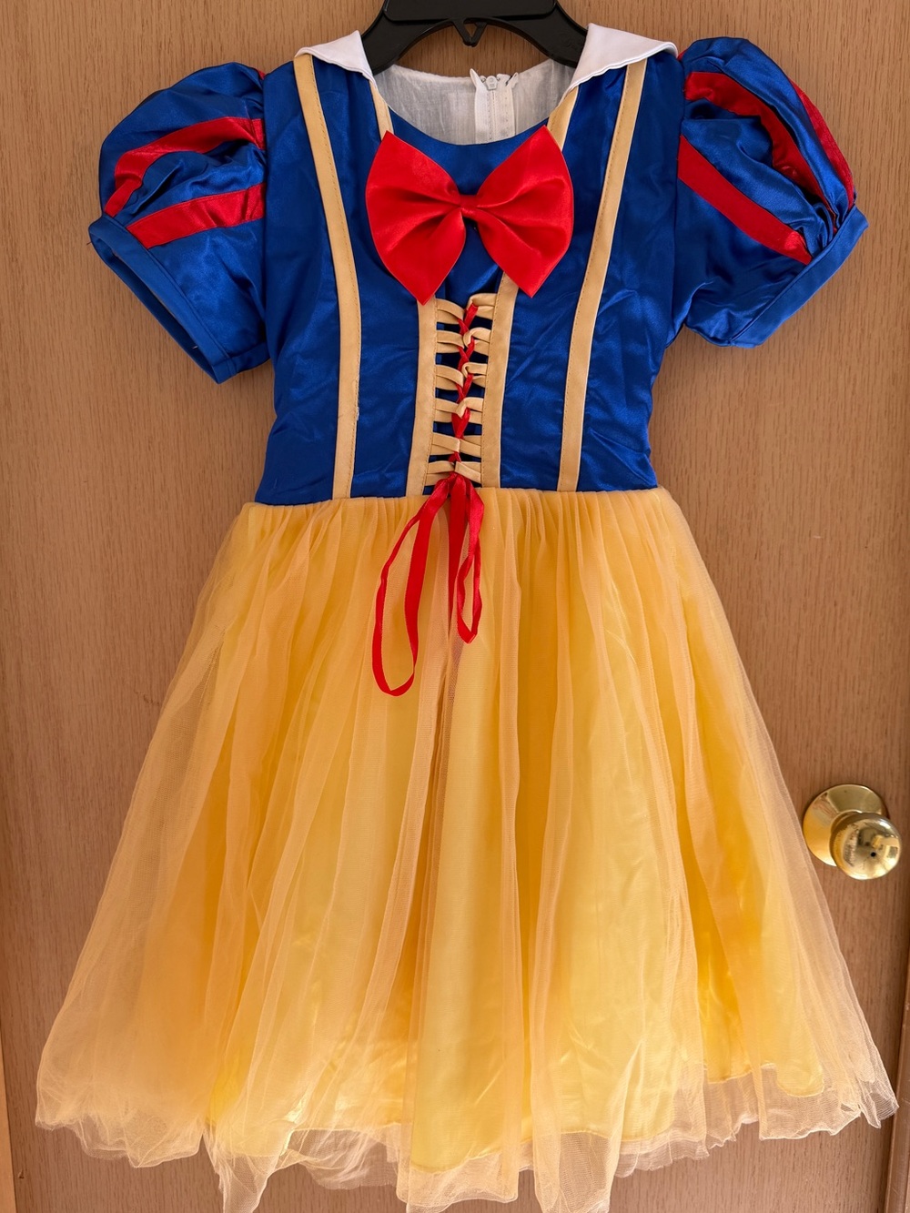 Classic Princess Snow white Girls' Costume with Red Bow 6-7T Size 120
